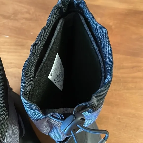 Columbia NWOT Snow Boots Size 3