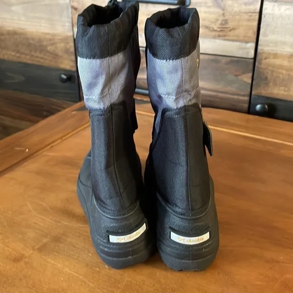 Columbia NWOT Snow Boots Size 3