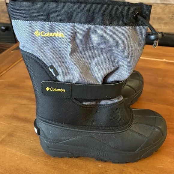 Columbia NWOT Snow Boots Size 3