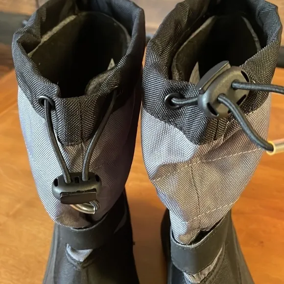 Columbia NWOT Snow Boots Size 3