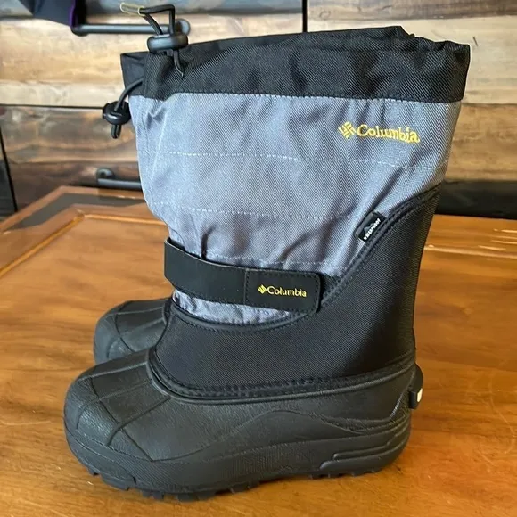 Columbia NWOT Snow Boots Size 3