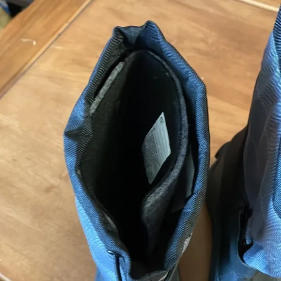 Columbia NWOT Snow Boots Size 3