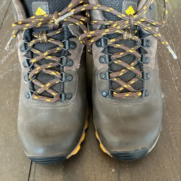 Columbia Youth Newton‎ Ridge Brown Hiking Boots Outdoors Size 3 Unisex Child