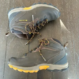 Columbia Youth Newton‎ Ridge Brown Hiking Boots Outdoors Size 3 Unisex Child