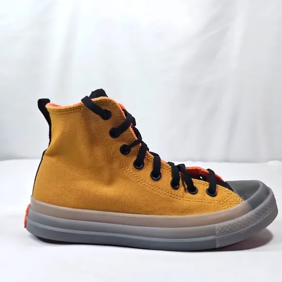 Converse Chuck Taylor High Top Sneakers Sz 7 Mens Size 9 Womens