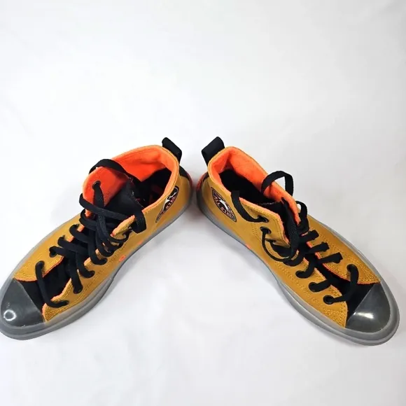 Converse Chuck Taylor High Top Sneakers Sz 7 Mens Size 9 Womens
