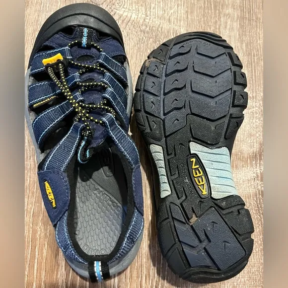 COPY - Keen Newport H2 closed toe water sandals. Sz 7. Blue