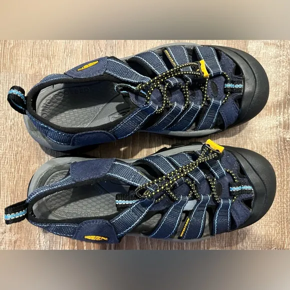COPY - Keen Newport H2 closed toe water sandals. Sz 7. Blue