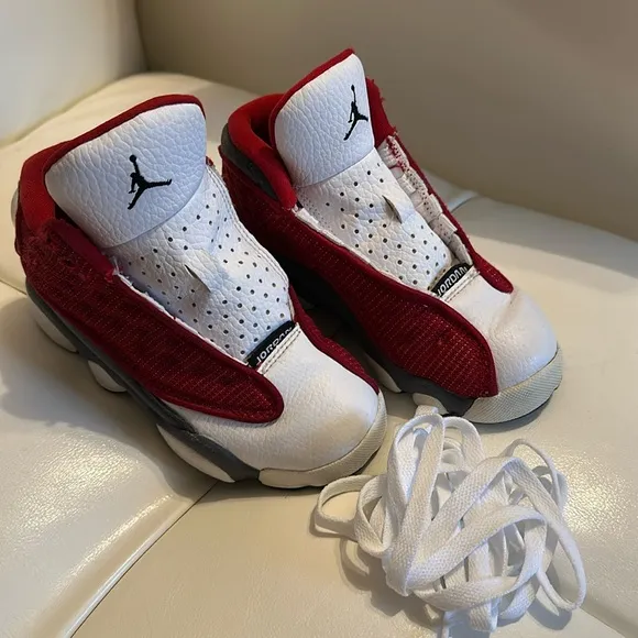 COPY - 🎮🎀 Nike Jordan Kids' Retro 13 White and Red Sneakers Size 11C