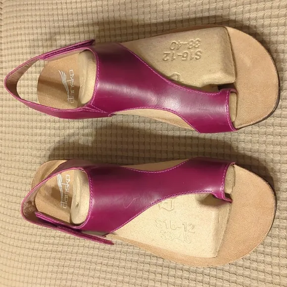 Dansko Reece Sandals NWOB