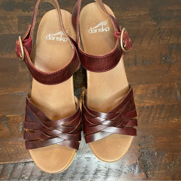 Dansko Women's Dawson Vintage Pull Up Sandal in Ruby NEW Size EU 38/US 7.5-8