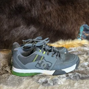 DC Gray and Green Sneakers 7.5 (6022A)