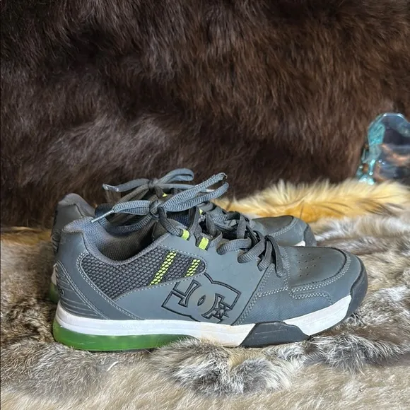 DC Gray and Green Sneakers 7.5 (6022A)