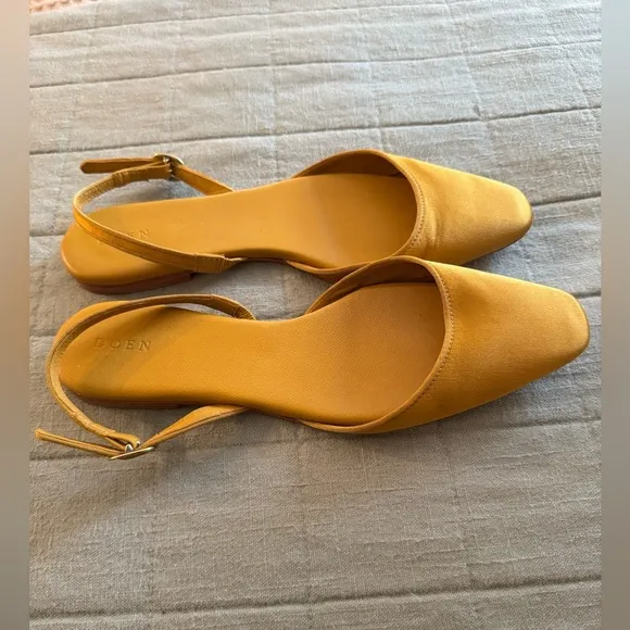 Doen Golden Satin Flats Strap Slingback Closed Toe Size 39 US 9/9.5 Womens EUC