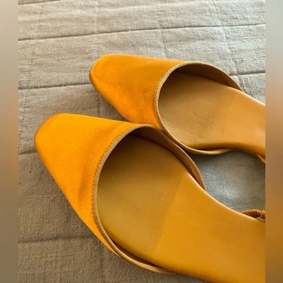 Doen Golden Satin Flats Strap Slingback Closed Toe Size 39 US 9/9.5 Womens EUC