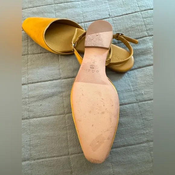 Doen Golden Satin Flats Strap Slingback Closed Toe Size 39 US 9/9.5 Womens EUC