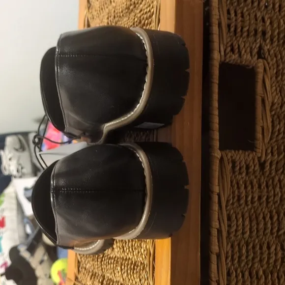 Dolce Vita Crisp Black - Vegan Lug Sole - Loafers size 8.5 EUC