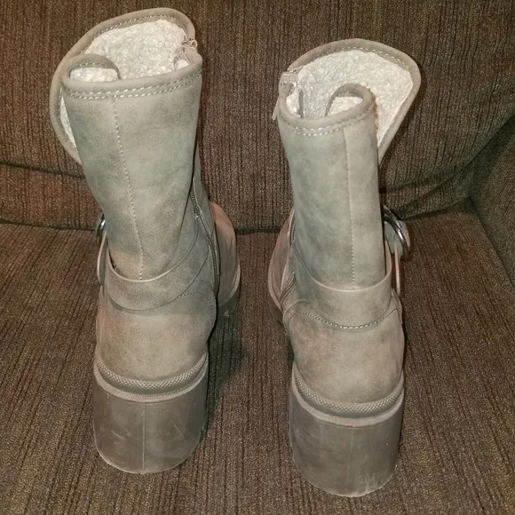 Dolce Vita Nikeeta Booties Taupe Color Size 10