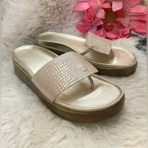 Donald J. Pliner FIFI Wedge Platform Sandal Gold 10