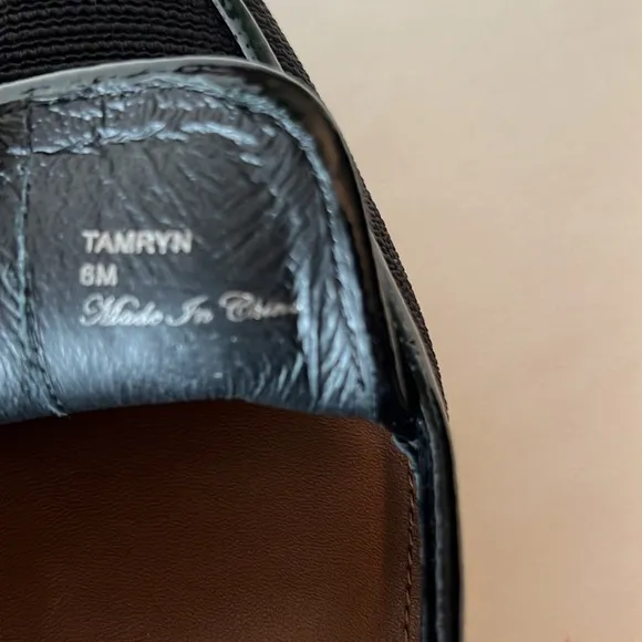 Donald Pliner Black Loafer, Tamryn Style Size 6