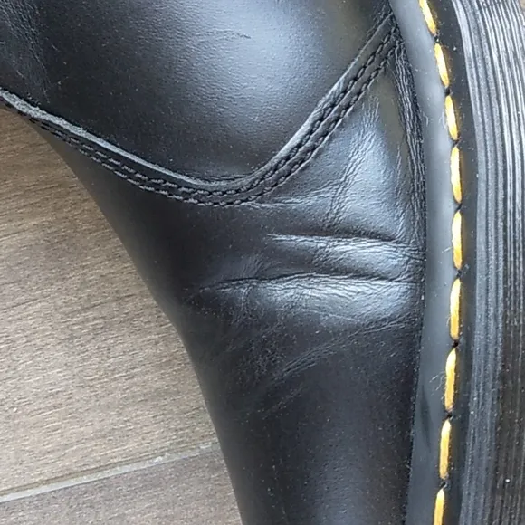 DR. MARTENS AIRWAIR BLACK LEATHER SHEARLING TRIM BOOTS WOMANS 10/42