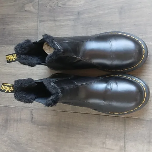 DR. MARTENS AIRWAIR BLACK LEATHER SHEARLING TRIM BOOTS WOMANS 10/42