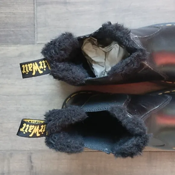 DR. MARTENS AIRWAIR BLACK LEATHER SHEARLING TRIM BOOTS WOMANS 10/42
