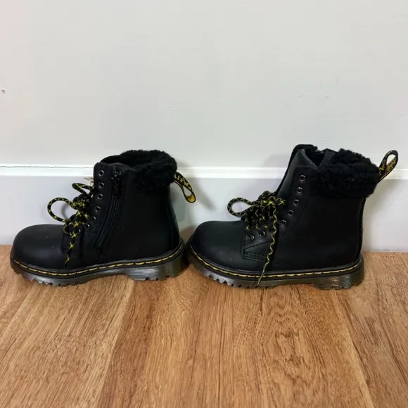 Dr. Martens Black Toddler Girl 1460 Collar Faux Shearling Warmwair Lug Boots 9