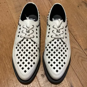 Dr Martens Doc Willis Stud M8/L9 Stud Loafers Creepers White Leather