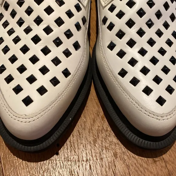 Dr Martens Doc Willis Stud M8/L9 Stud Loafers Creepers White Leather
