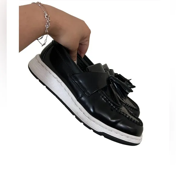 Dr. Martens Edison Tassel Loafers Oxfords in Air Wair/Soft Wair Soles in Black