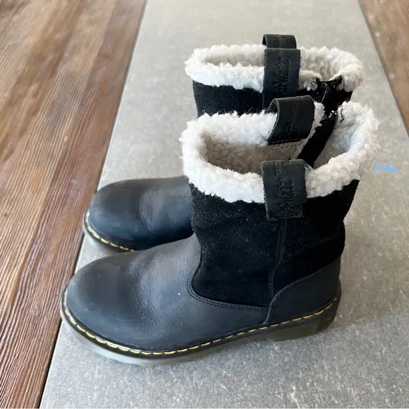 DR. MARTENS Girls Fur Lined Shearling Leather Boots size 2