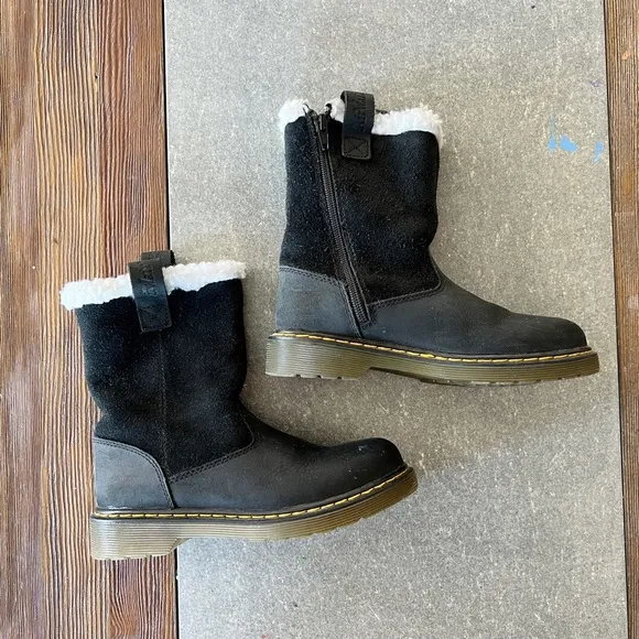 DR. MARTENS Girls Fur Lined Shearling Leather Boots size 2