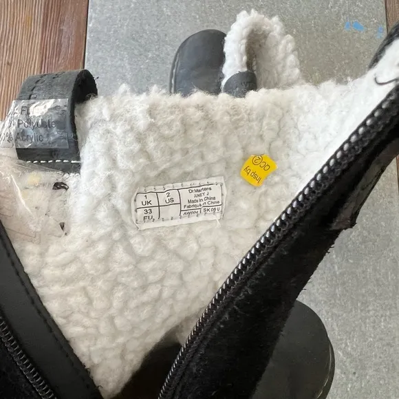 DR. MARTENS Girls Fur Lined Shearling Leather Boots size 2