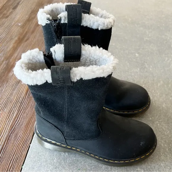DR. MARTENS Girls Fur Lined Shearling Leather Boots size 2