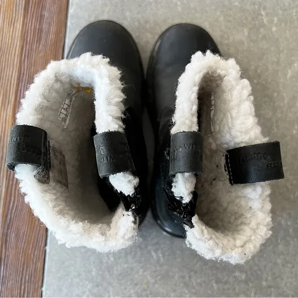 DR. MARTENS Girls Fur Lined Shearling Leather Boots size 2