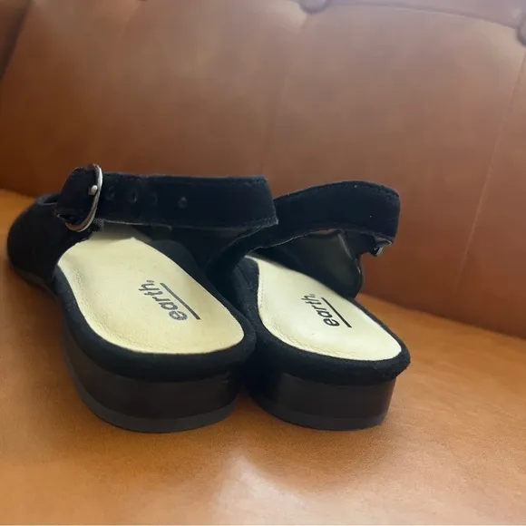 Earth Ursula Sz 6 Slingback Closed Toe Shoes Flats Sandals Suede Leather Black