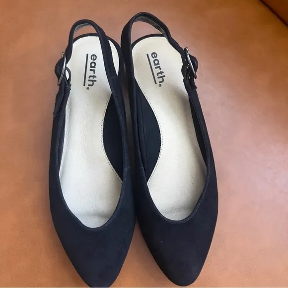 Earth Ursula Sz 6 Slingback Closed Toe Shoes Flats Sandals Suede Leather Black