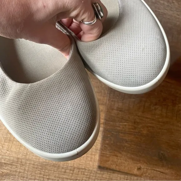 Ecco Barentz Ballerina Slip-On Loafers