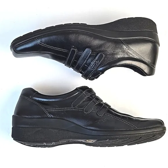 Ecco Corse Premium Leather Black 3 Strap Velcro Square Toe Comfort Shoe