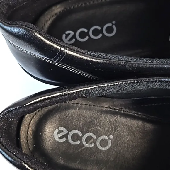 Ecco Corse Premium Leather Black 3 Strap Velcro Square Toe Comfort Shoe