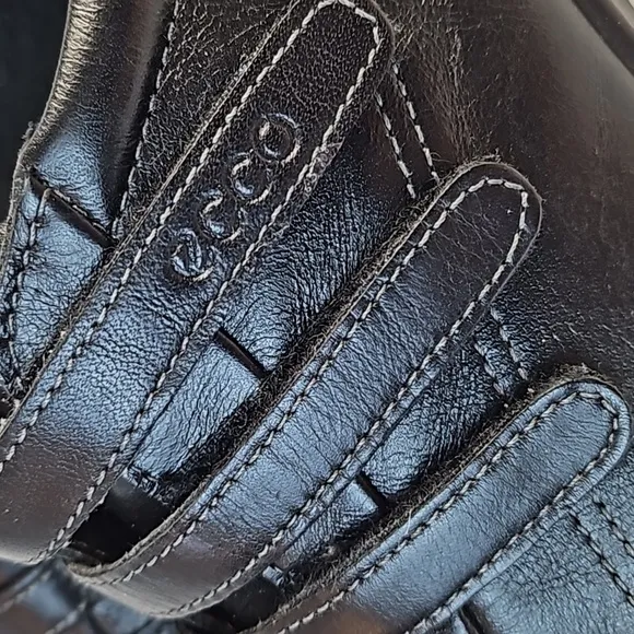 Ecco Corse Premium Leather Black 3 Strap Velcro Square Toe Comfort Shoe