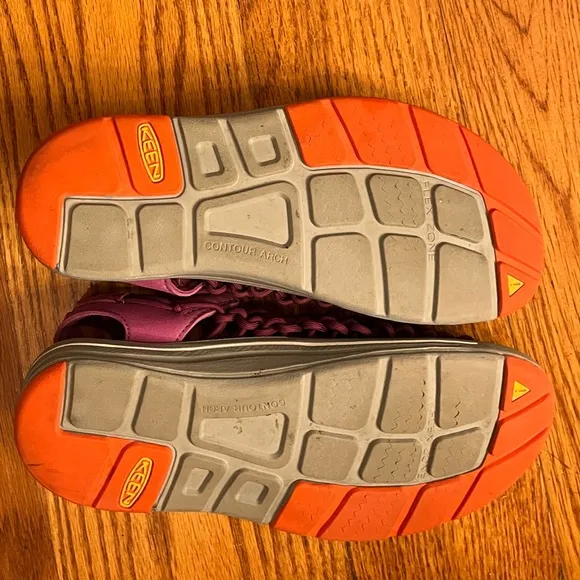 EUC Keen Slip-on Sandals, Plum
