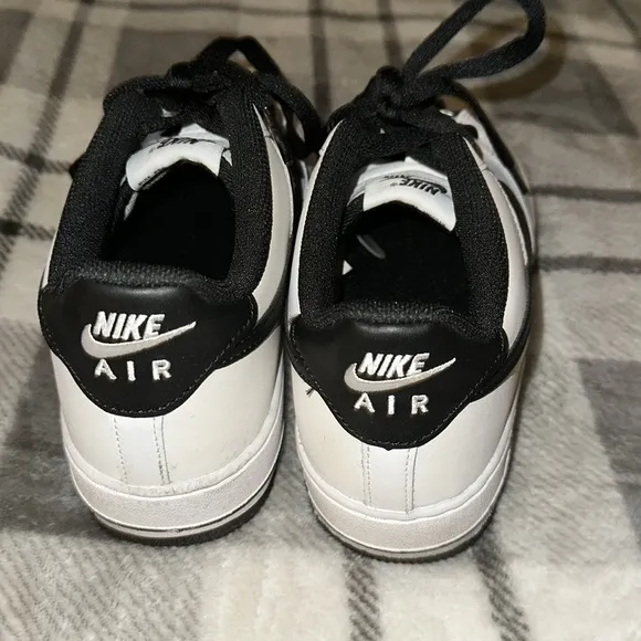 EUC Nike Air Force 1 White and Black Sneakers Youth Size 7