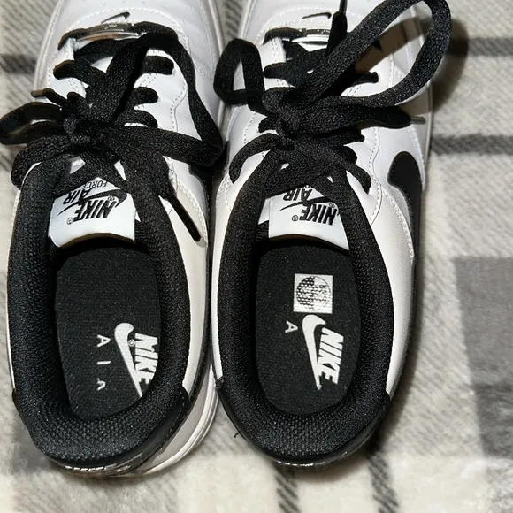 EUC Nike Air Force 1 White and Black Sneakers Youth Size 7
