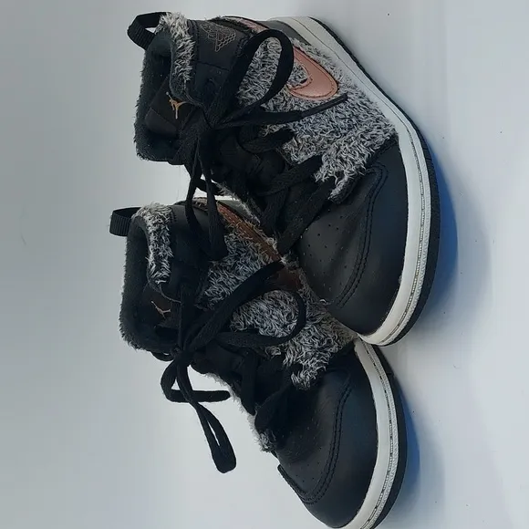 EUC Nike Air Jordan retro furry toddler shoes‎ size 9C