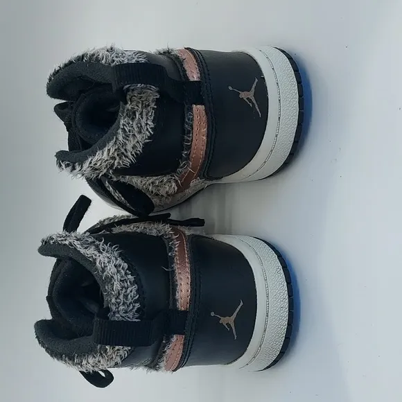 EUC Nike Air Jordan retro furry toddler shoes‎ size 9C