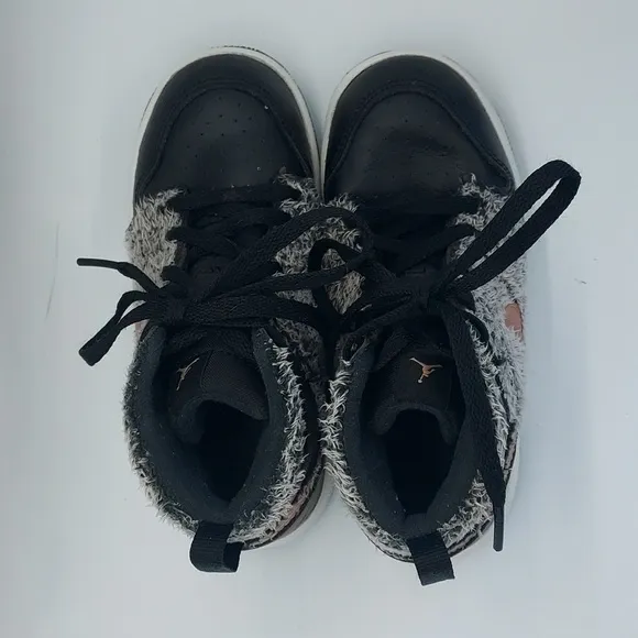 EUC Nike Air Jordan retro furry toddler shoes‎ size 9C