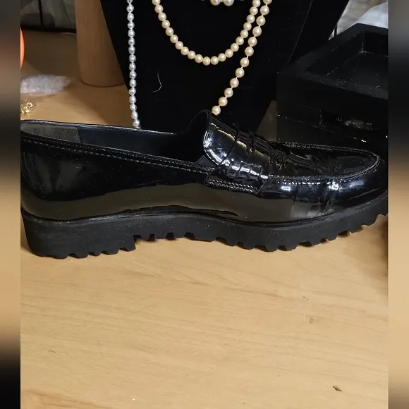 EUC Paul Green black patent leather penny loafers sz 9, fits like 8 or 8.5