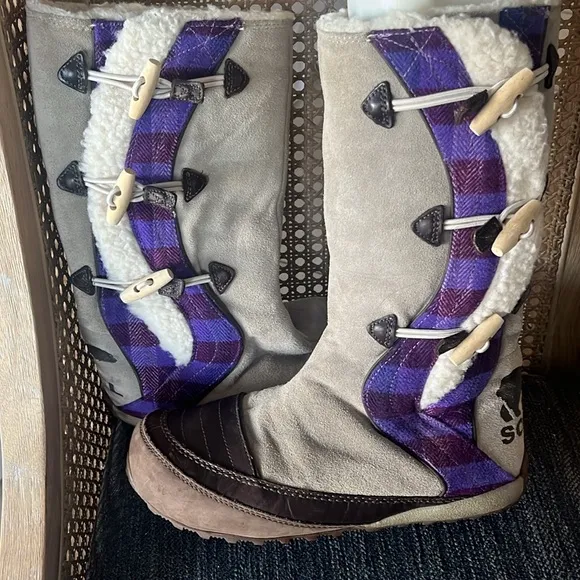 EUC Sorel tall plaid suede leather tan &amp; brown round toe Sherpa lined boots 9